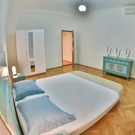 Color Franceza St Апартаменты *
