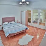 Color Franceza St * ブカレスト