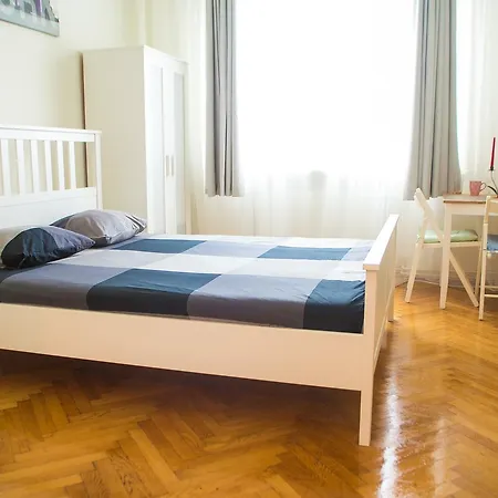 Appartement Color Franceza St *