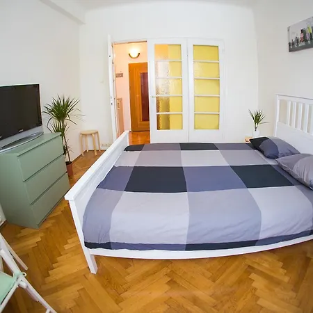 Color Franceza St Apartament