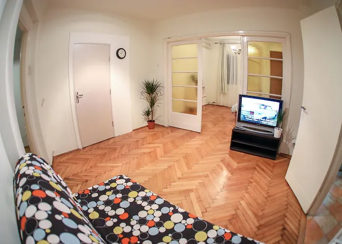 Color Franceza St Apartman