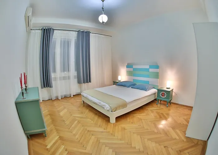 Color Franceza St Apartman