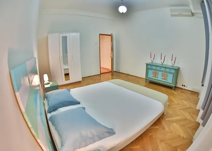 Color Franceza St Apartman *