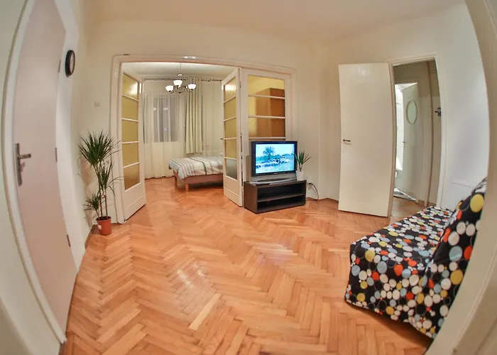 Color Franceza St ブカレスト