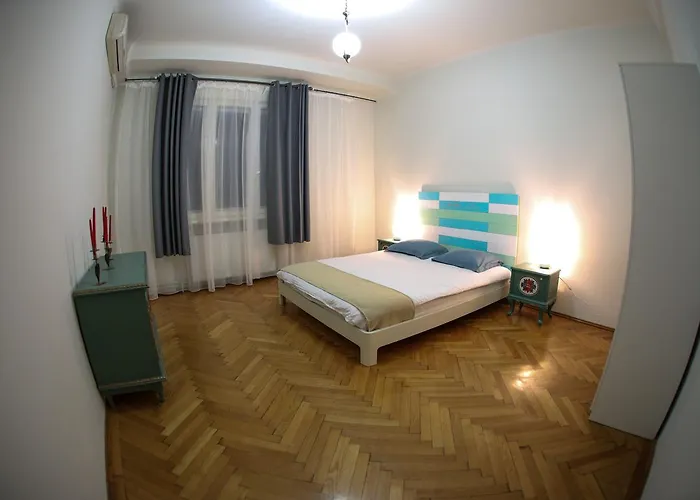 Color Franceza St * Bukurešť