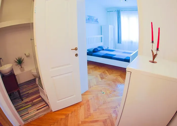 Color Franceza St Apartman