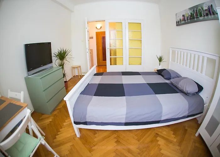 Color Franceza St Apartman