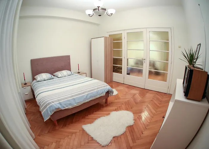Apartament Color Franceza St *